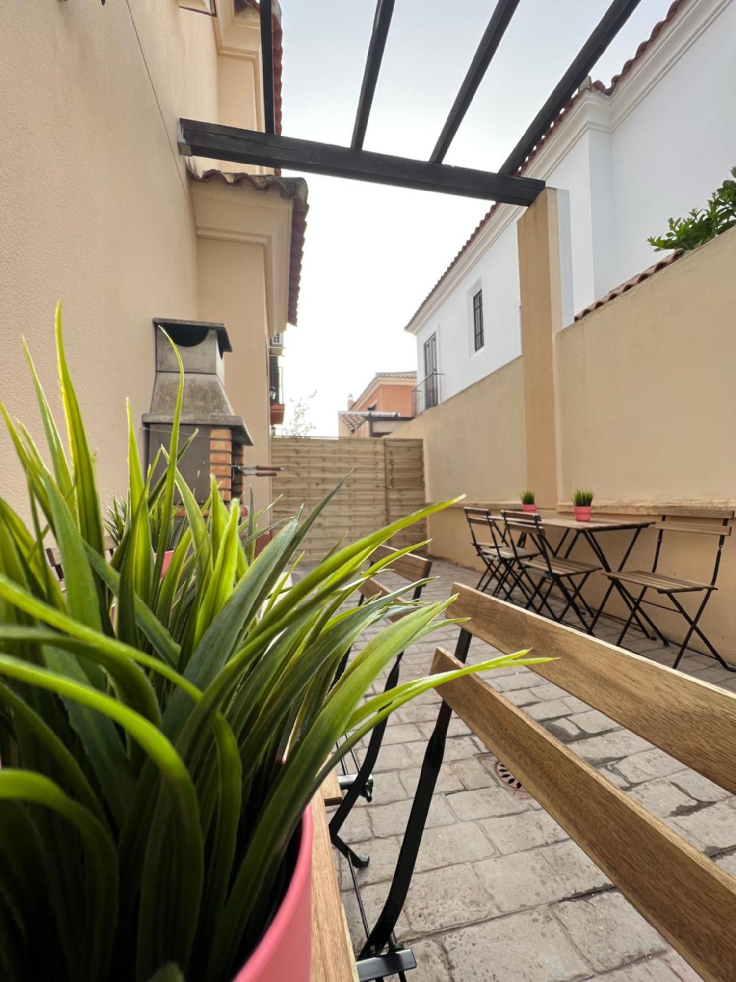 Apartamentos Sevilla Deluxe Rosales Los Rosales  エクステリア 写真
