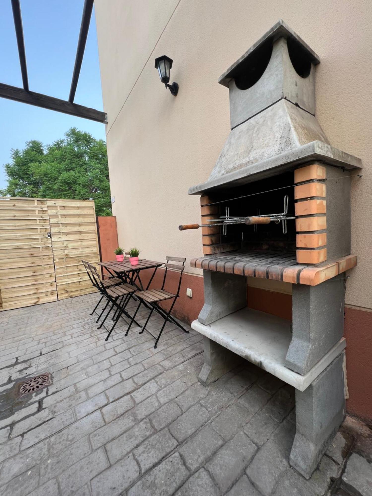 Apartamentos Sevilla Deluxe Rosales Los Rosales  エクステリア 写真